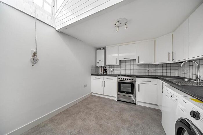 2 Bedroom Cottage To Rent In Guileshill Lane, Ockham, GU23