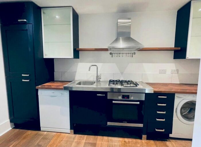 2 Bedroom Flat To Rent In The Avenue, London, W4