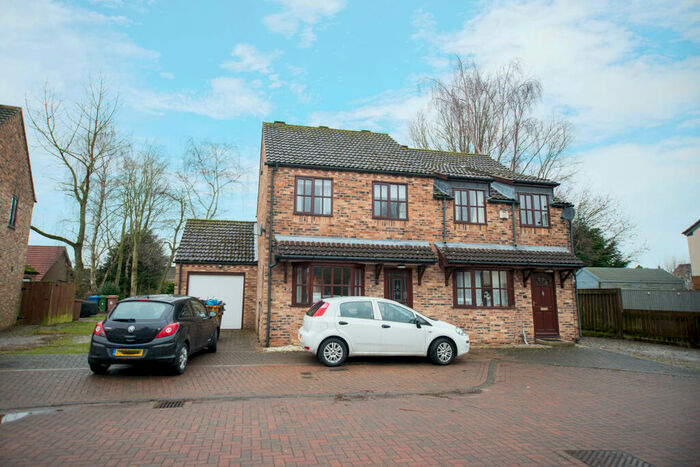 3 Bedroom Semi-Detached House To Rent In West End Farm Close, HU15