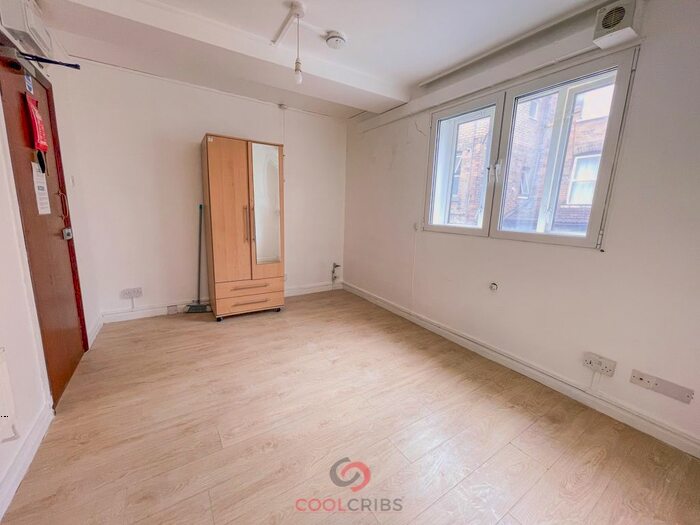 Studio To Rent In Holloway Road, London, N7
