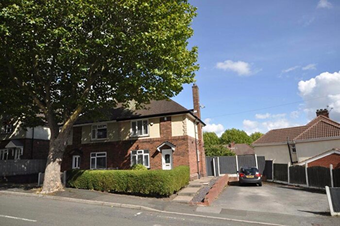 3 Bedroom Semi-Detached House To Rent In Holly Road, Dudley, DY1