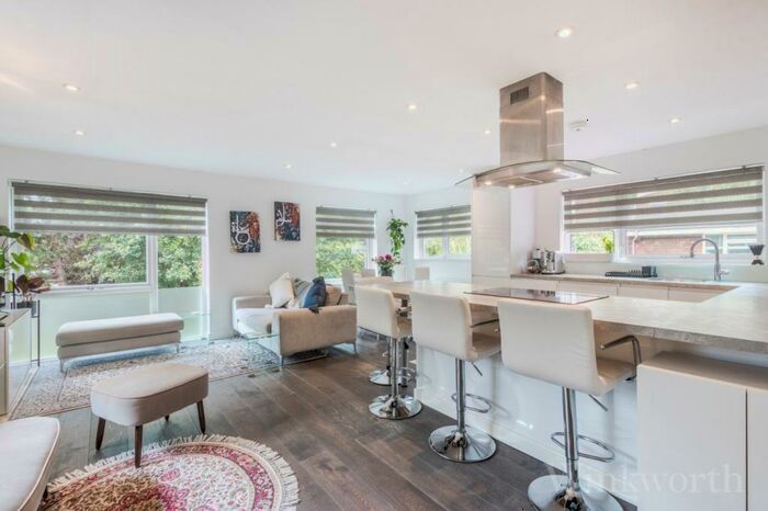 2 Bedroom Apartment To Rent In Great Brownings, London, SE21