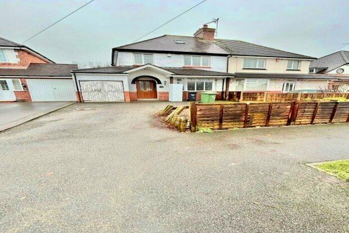 3 Bedroom Semi-Detached House To Rent In Woodend Road, Walsall, WS5