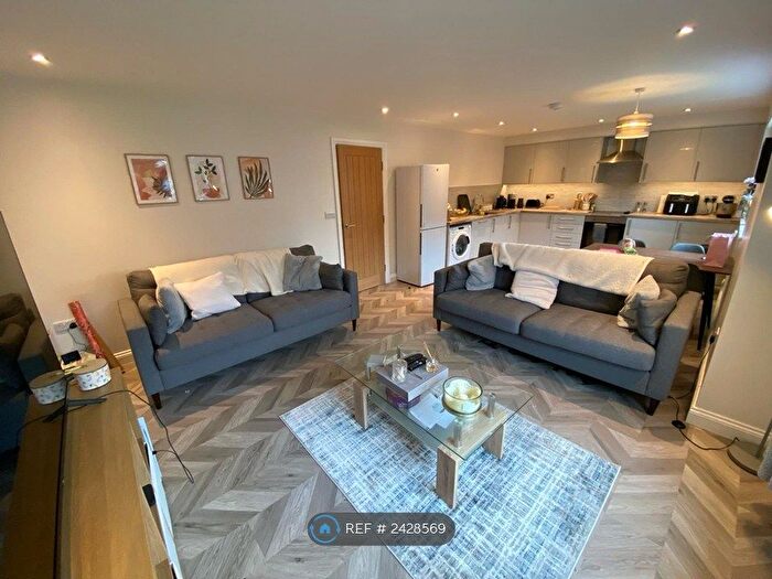 2 Bedroom Flat To Rent In Drummond Avenue, Leeds, LS16