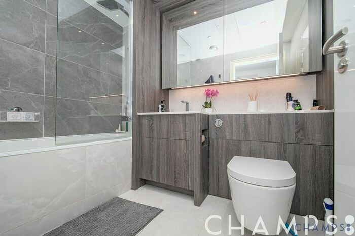 2 Bedroom Flat For Sale In Juniper Drive, London, SW18