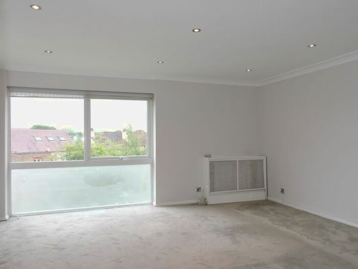 2 Bedroom Flat To Rent In Avalon Close, The Ridgeway, Enfield, EN2