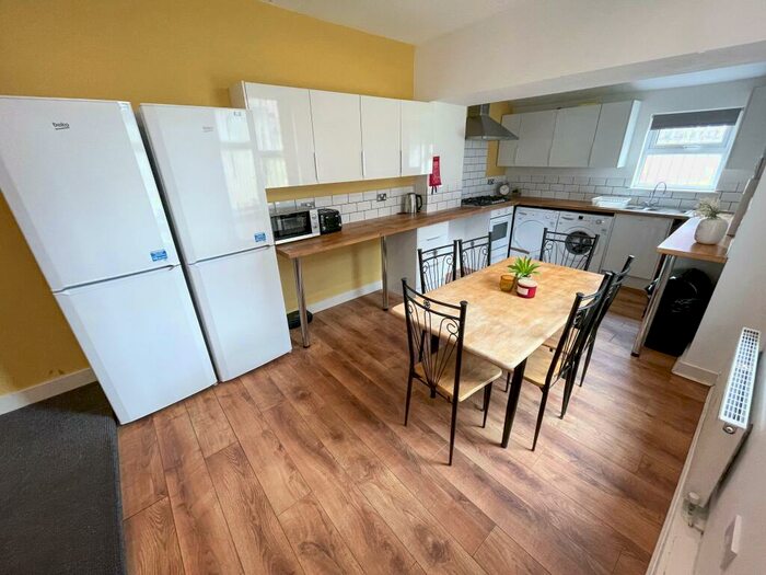 6 Bedroom Terraced House To Rent In Romer Road, L6