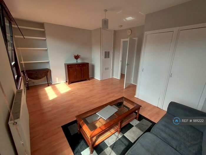 1 Bedroom Flat To Rent In Custance House, London, N1