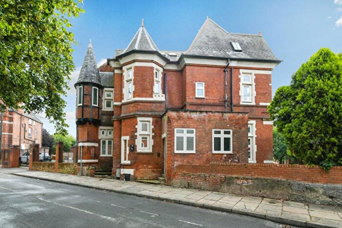 2 Bedroom Flat To Rent In Gedling Grove, Nottingham, Nottinghamshire, NG7