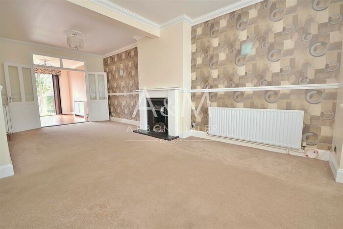 4 Bedroom End Of Terrace House To Rent In Greystone Gardens, Ilford, IG6