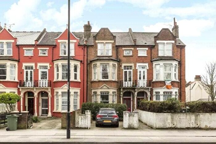 1 Bedroom Flat To Rent In Poynders Road, London, SW4