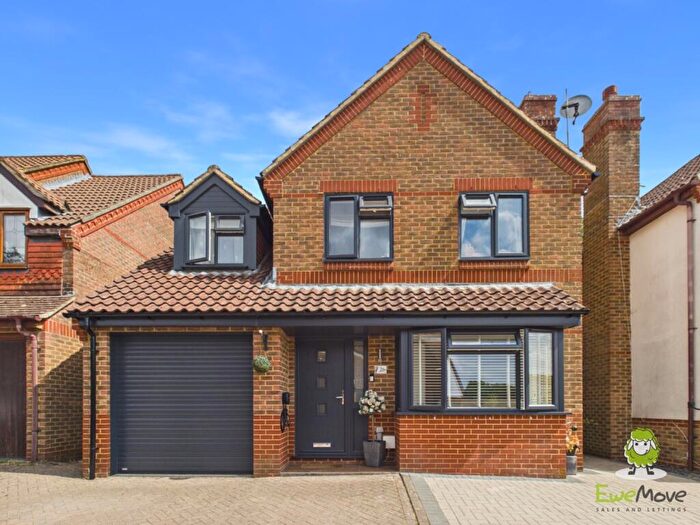 4 Bedroom Detached House For Sale In Highwood Ridge, Basingstoke, Hampshire, RG22