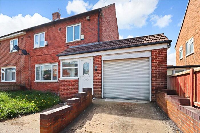 3 Bedroom Semi-Detached House For Sale In Dellfield Drive, Sunderland, Tyne And Wear, SR4