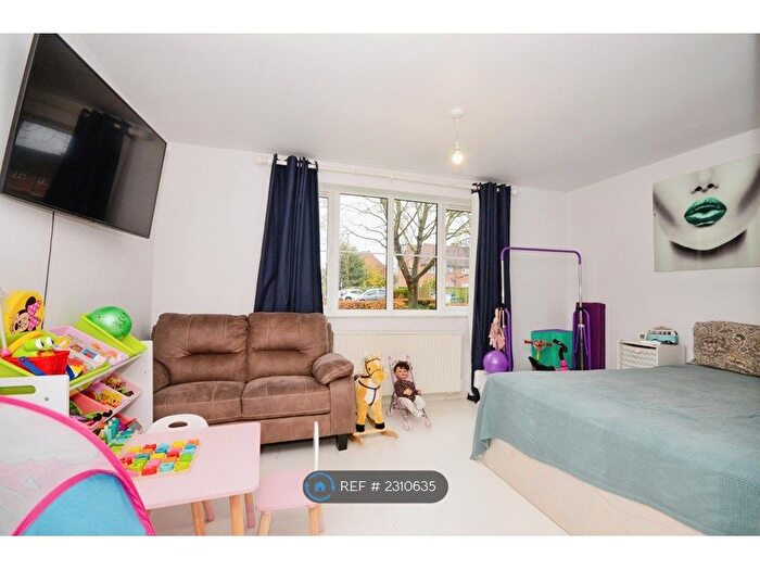 1 Bedroom Flat To Rent In Horseshoe Lane, Watford, WD25