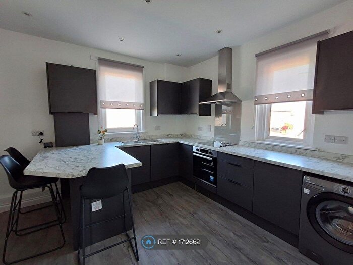 2 Bedroom Flat To Rent In Camelon, Falkirk, FK1