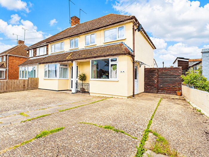 2 Bedroom End Of Terrace House For Sale In Mill Road, Caversham, RG4