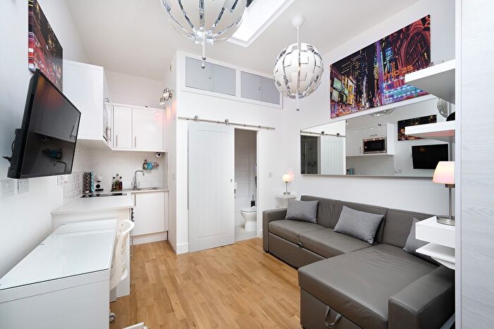Studio To Rent In Caledonian Road, London, N1
