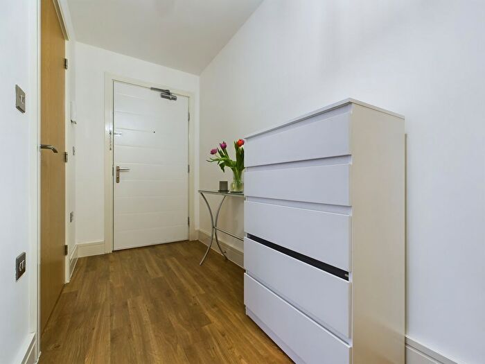 1 Bedroom Flat For Sale In Boleyn Road, London, N16