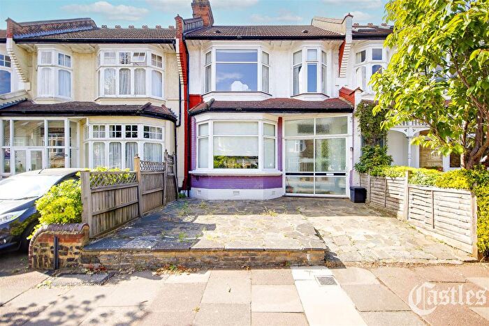 3 Bedroom Terraced House For Sale In Caversham Avenue, London, N13