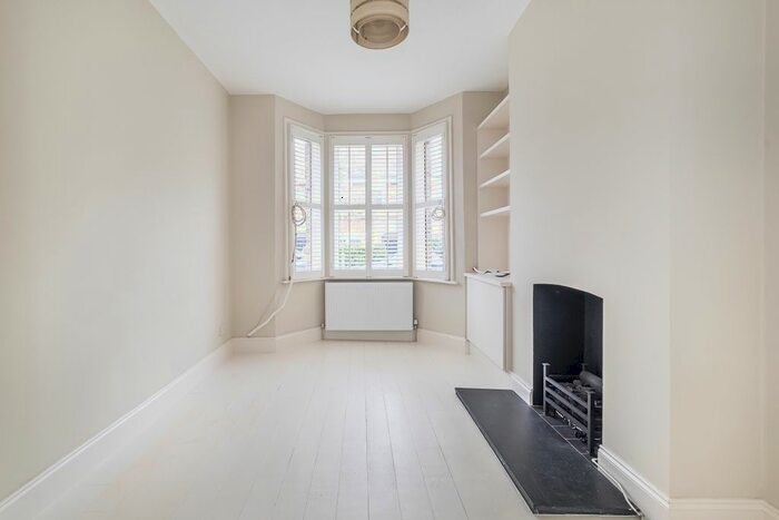 1 Bedroom Flat To Rent In Bective Place, London, SW15