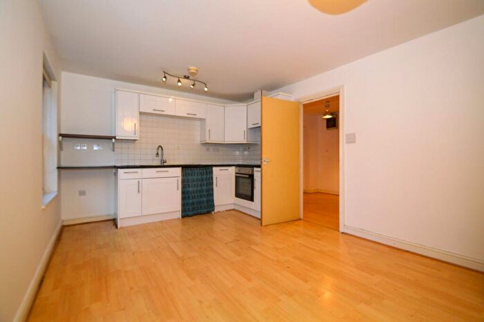 3 Bedroom Flat For Sale In Flat, Balloon Court, Cave Street, Bristol, BS2