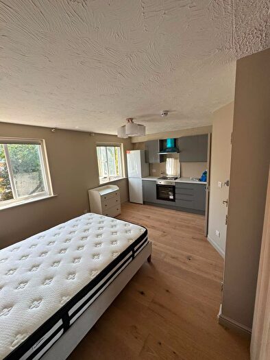 Studio To Rent In London, N13