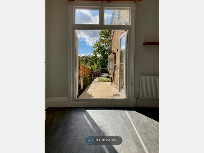 2 Bedroom Flat To Rent In Barrington Road, London, N8