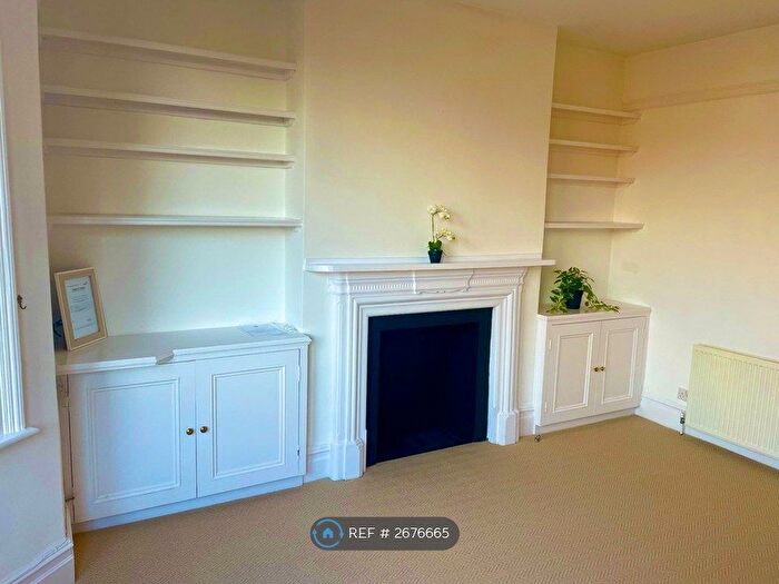 3 Bedroom Flat To Rent In Bonneville Gardens, London, SW4