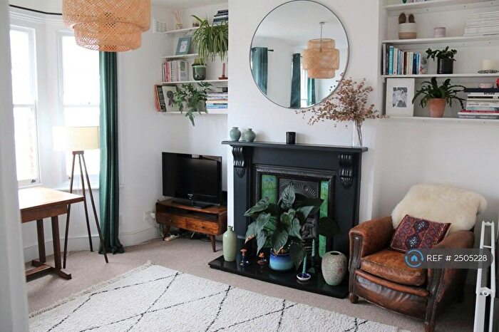 2 Bedroom Flat To Rent In Peckham Rye, London, SE15