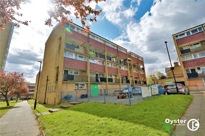 3 Bedroom Flat For Sale In Palmers Road, London, N11