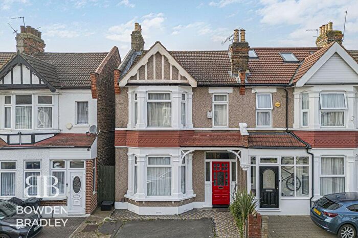 3 Bedroom End Of Terrace House For Sale In Colenso Road, Newbury Park, IG2