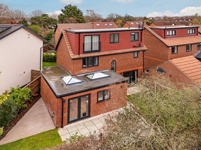 4 Bedroom Detached House For Sale In Hazelbury Close, Merton Park London, SW19