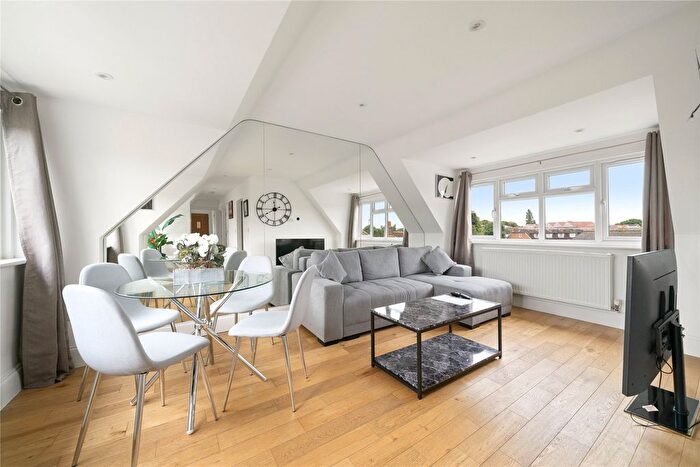 1 Bedroom Flat To Rent In Portsmouth Road, Cobham, Surrey, KT11