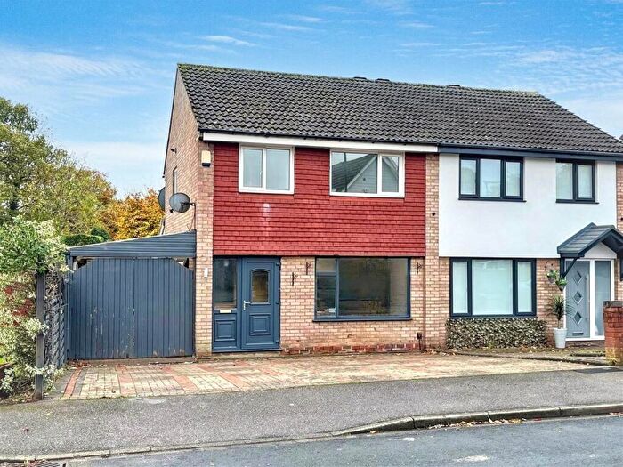 3 Bedroom Semi Detached House For Sale In Dovebridge Close, Sutton Coldfield, B76