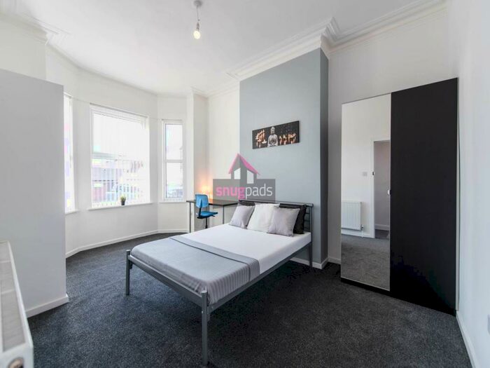 6 Bedroom House To Rent In Langworthy Road, Salford, M6