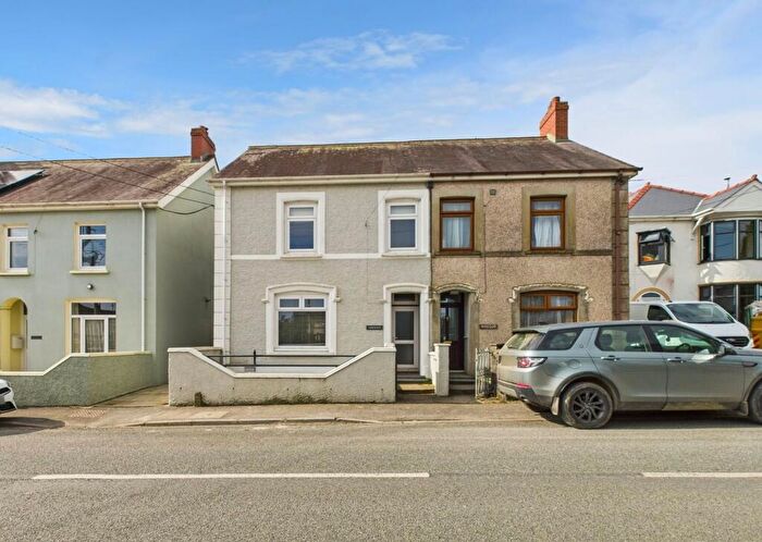 3 Bedroom Semi-Detached House For Sale In Clynderwen, SA66