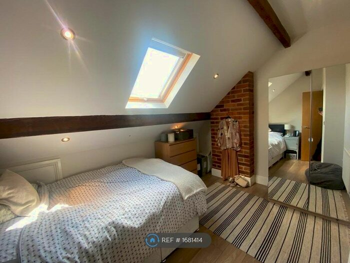 2 Bedroom Flat To Rent In B, Leeds, LS6