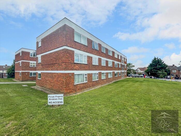 2 Bedroom Flat To Rent In Hunter Court, Huntercombe Lane North, Slough, SL1