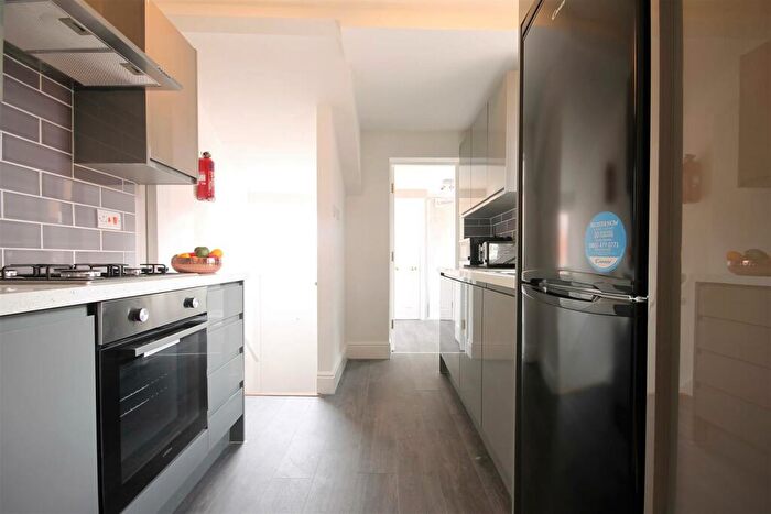 5 Bedroom Maisonette To Rent In Helmsley Road, Sandyford, NE2