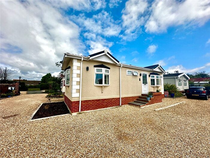 1 Bedroom Bungalow For Sale In Fleur-De-Lys Park, Pilley Hill, Pilley, Lymington, SO41