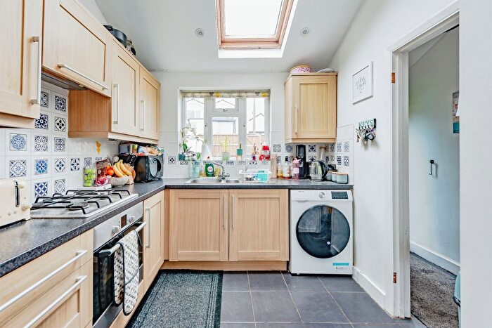 3 Bedroom End Of Terrace House For Sale In Hollis Row, Common Road, Redhill, RH1