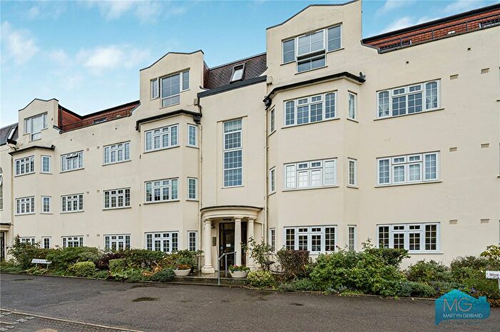 2 Bedroom Flat For Sale In Etchingham Park Road, London, N3