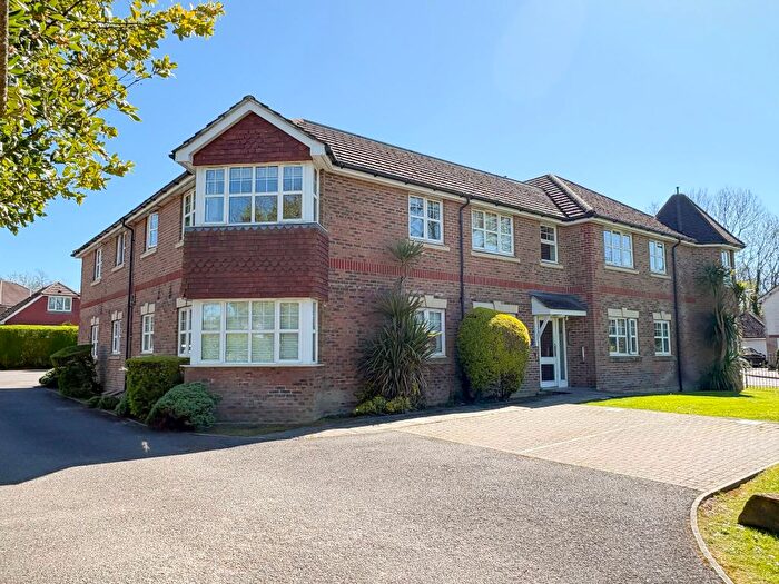 2 Bedroom Flat For Sale In / Tinsley Lane, Crawley, RH10