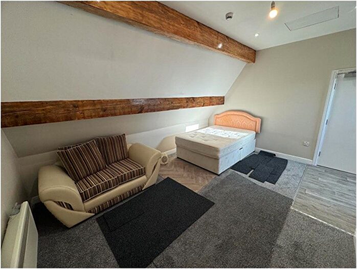 Studio To Rent In Bradford Road, Huddersfield, HD2