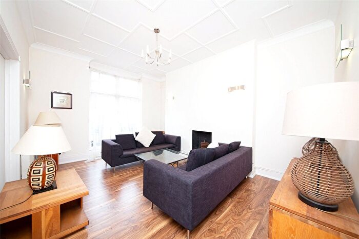 3 Bedroom Flat To Rent In Chiltern Street, London, W1U