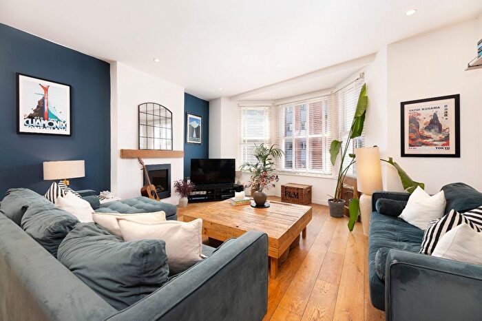 1 Bedroom Flat For Sale In Upper Richmond Road, Putney Hill, SW15