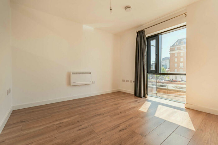 1 Bedroom Apartment To Rent In The Lansdowne, Hagley Road, Birmingham, B16