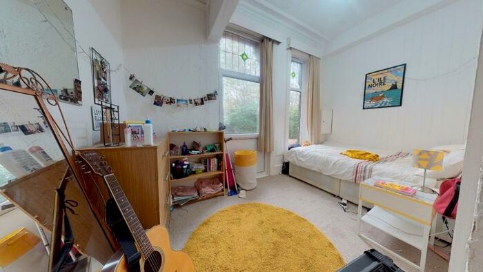 3 Bedroom Flat To Rent In Otley Road, Headingley, Leeds, LS16