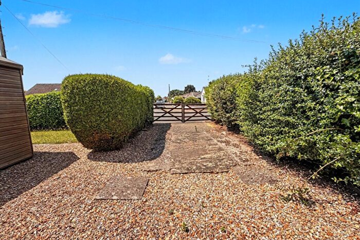 3 Bedroom Detached Bungalow For Sale In Carey, BH20 - Photo 11