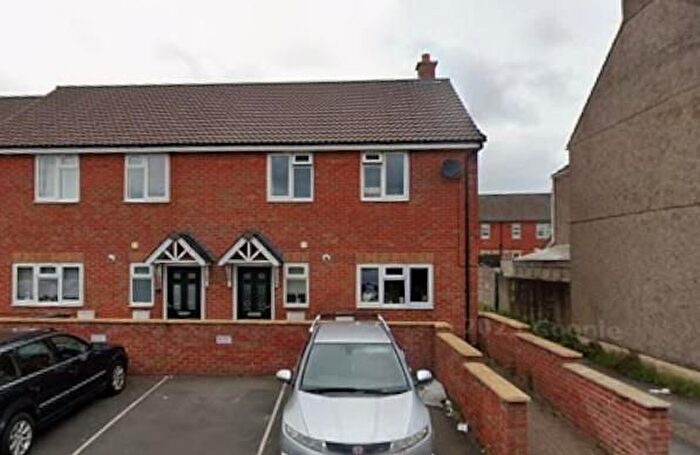 3 Bedroom End Of Terrace House To Rent In Caulfield Road, Swindon, SN2
